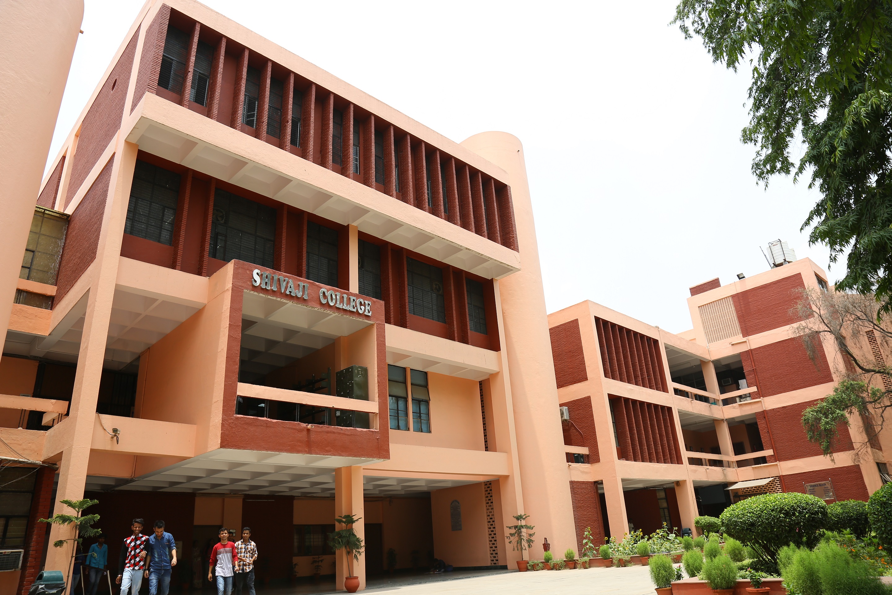 Shivaji College